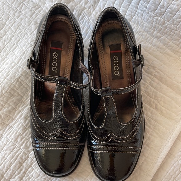Chocolate patent leather Ecco Mary Jane’s size 36 - Picture 2 of 11